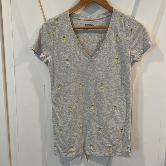 Target Merona V-Neck Grey Lemon Embroidered T-Shirt 100% Cotton Size Small - Picture 1 of 6